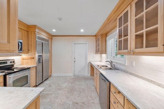 Building Photo - 1037 Alfonso Ave