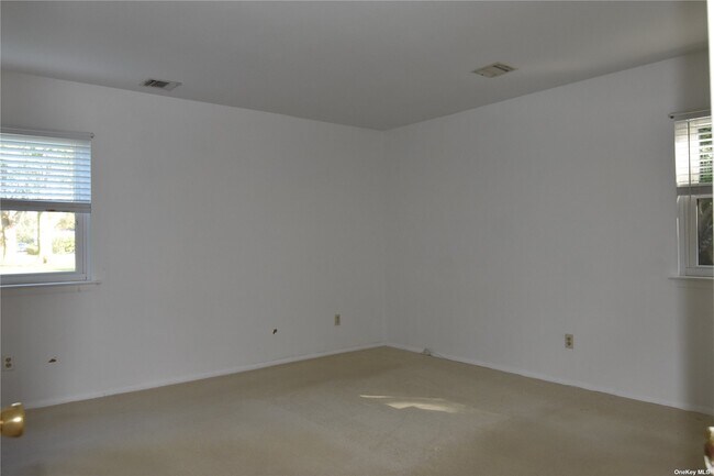 Building Photo - 76 Knolls Dr