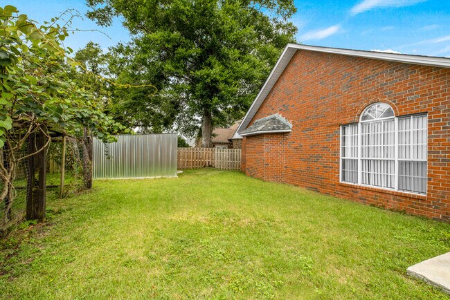 Building Photo - 4/2 Cantonment Property in Kings Road Neighborhood