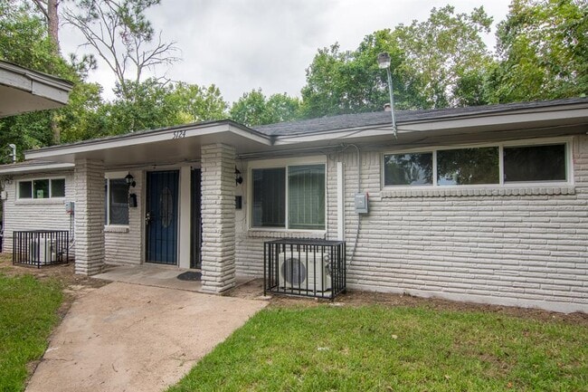 Building Photo - 5124 Clover St