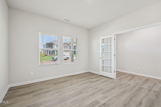 Building Photo - 721 Deschutes Dr