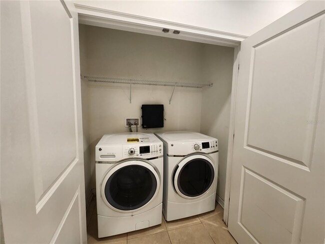 Building Photo - 1112 Hillhurst Dr