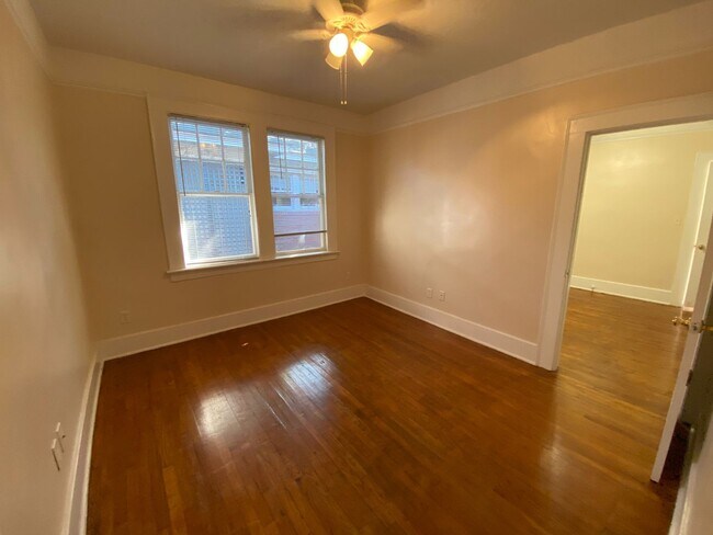 Building Photo - 542 E 49th St