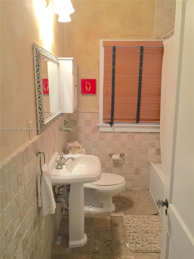 Building Photo - 1306 Madrid St