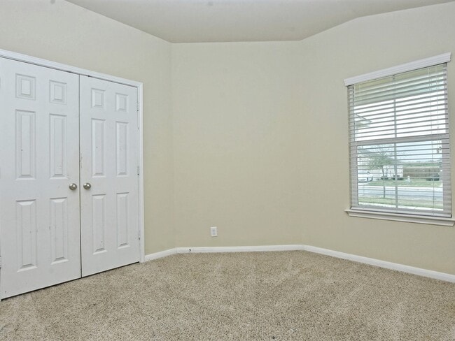 Building Photo - BEAUTIFUL 4 BEDROOMS / 2 BATH HOME IN HUNTER'S CROSSING