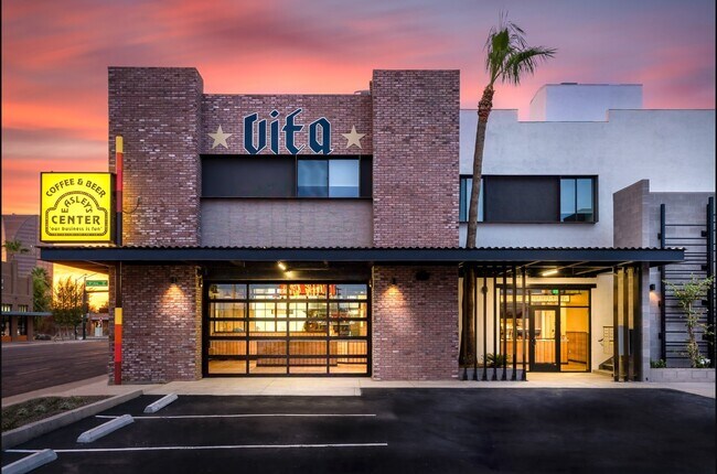 Building Photo - 501 W Granada Rd