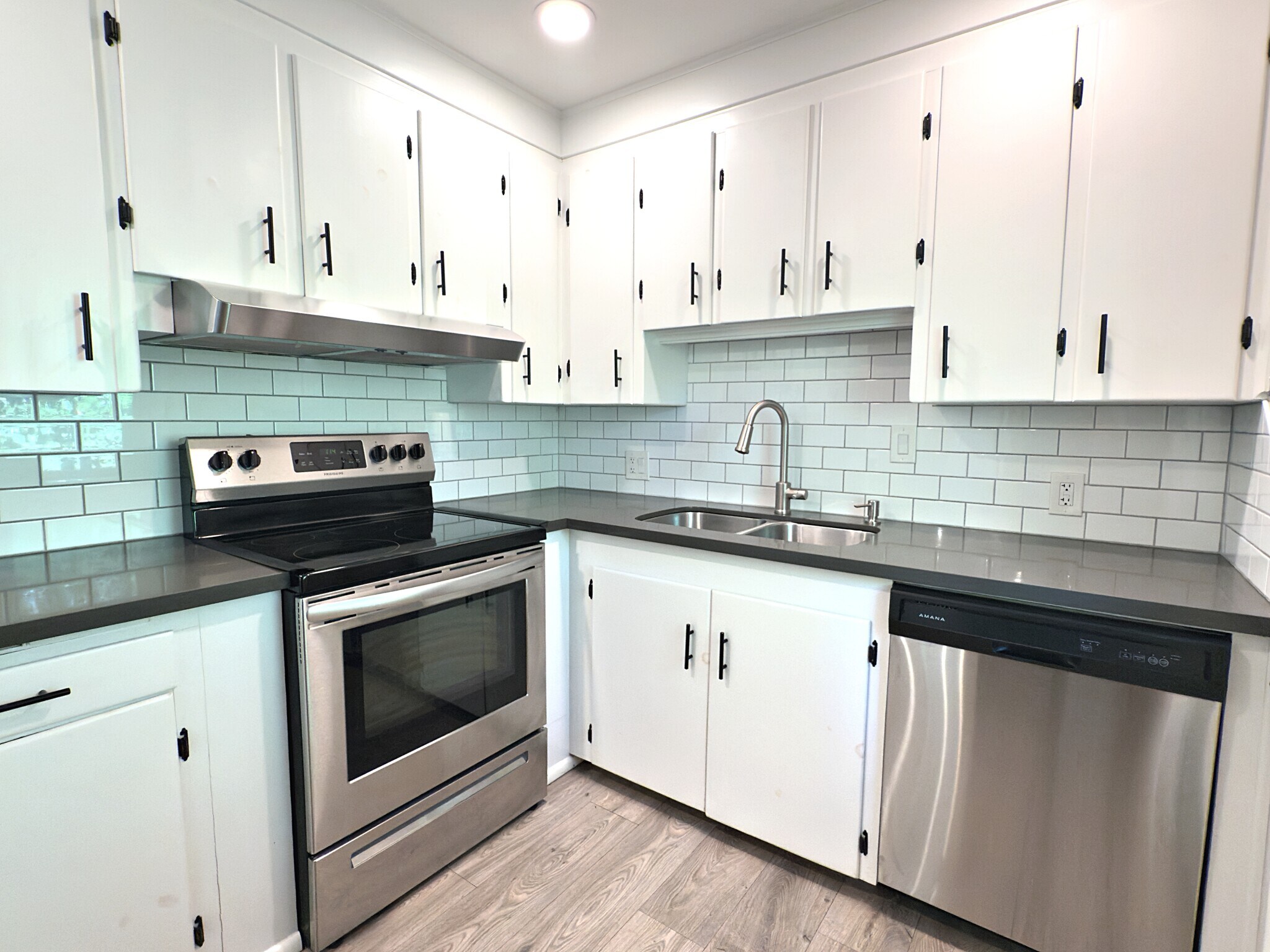 Building Photo - 1111 NE 112th Ave