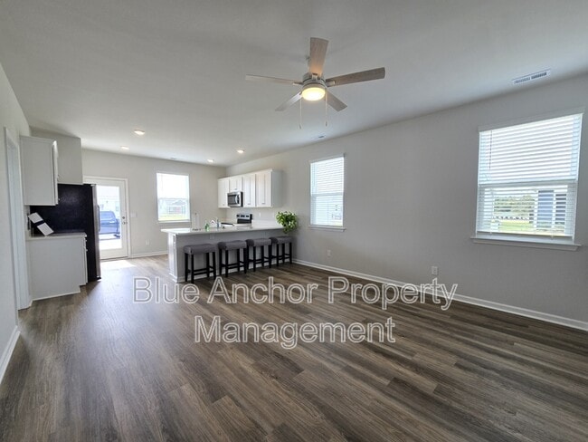 Building Photo - 77 Bonaparte St