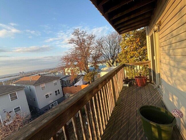 Building Photo - 801 Grand Ave