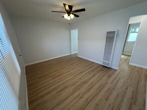 Building Photo - Fully Remodeled Ground-Level Studio Apartment with Modern Finishes
