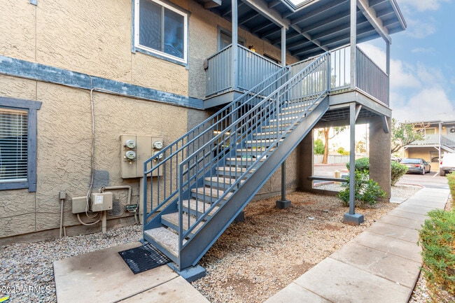 Building Photo - 286 W Palomino Dr