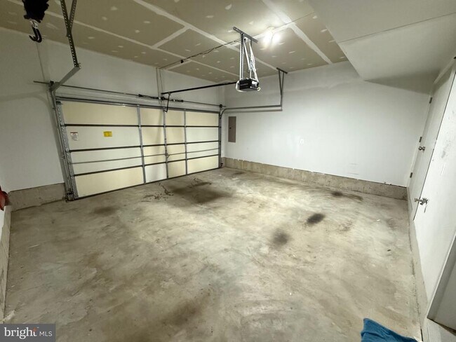Building Photo - 9188 Snowden Ashford Rd