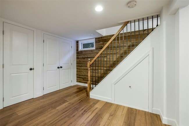 Building Photo - 65 Larch Ave