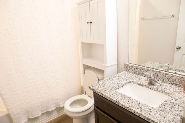 Building Photo - 3/2 Gorgeous Brick Home