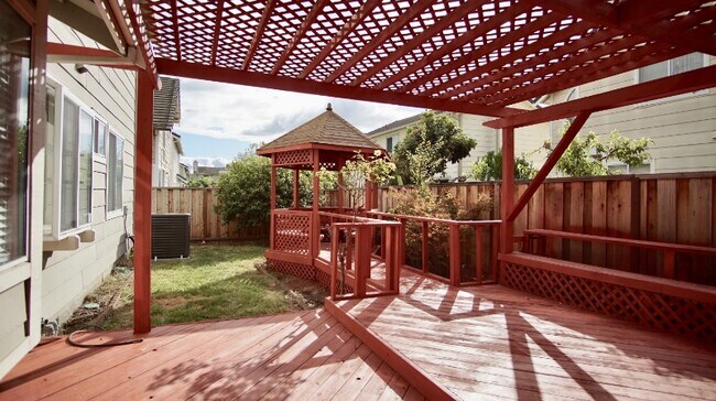 Building Photo - 1323 Chessington Dr