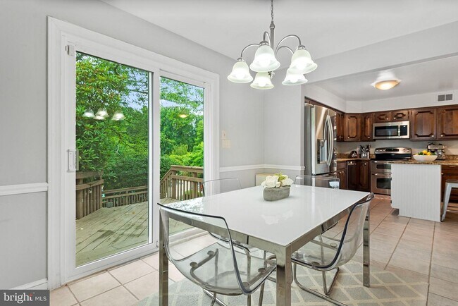 Building Photo - 1 Glenhurst Ct