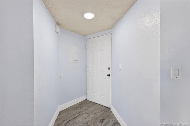 Building Photo - 1564 SE Royal Green Cir