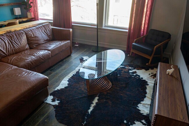 Building Photo - 204 N Walnut St