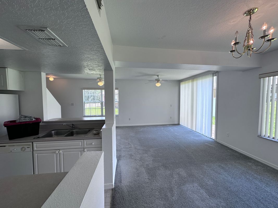 Building Photo - 307 Coconut Palm Way