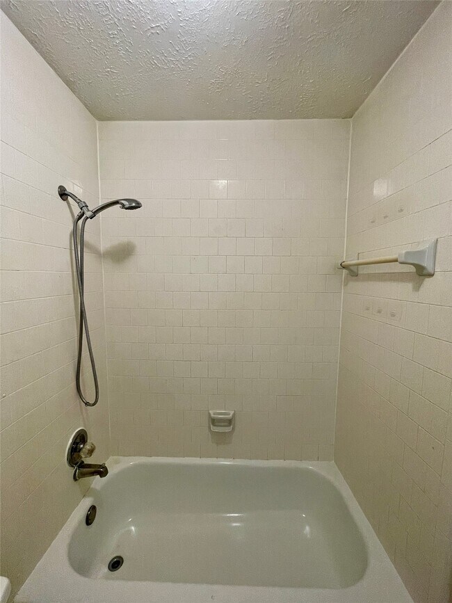 Building Photo - 2622 Olster Dr