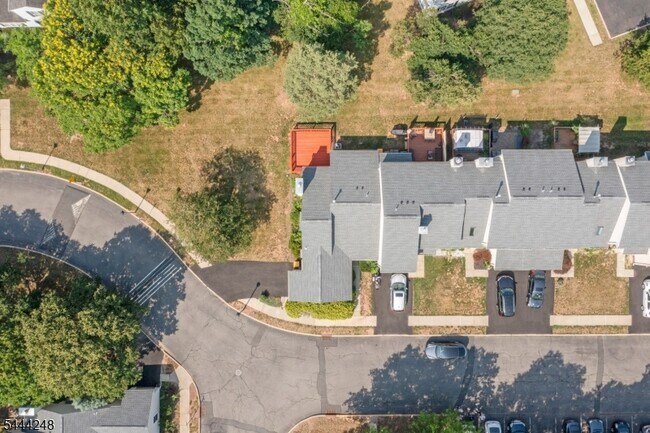 Building Photo - 123 Harrow Dr