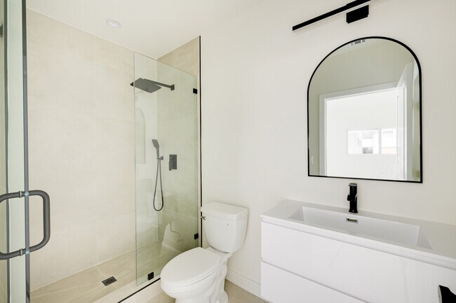 Building Photo - 1236 N Reese Pl