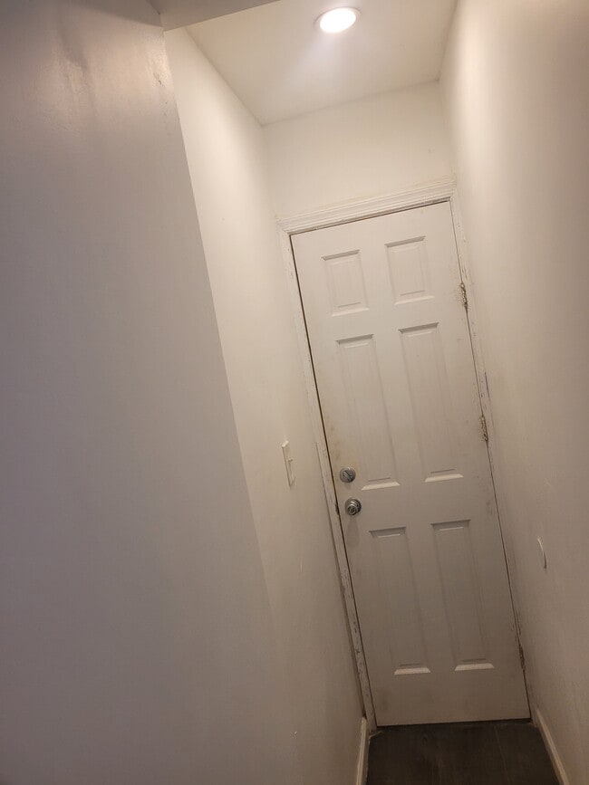Building Photo - 1866 N Uber St