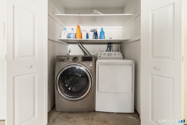 Building Photo - 16 Cushing Dr