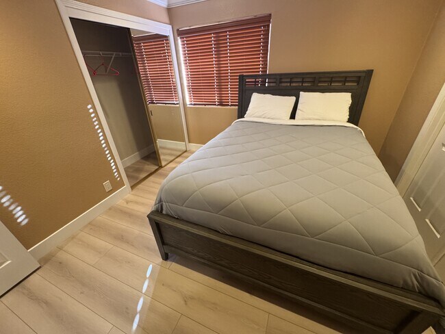 Building Photo - 10 Rhine Cir