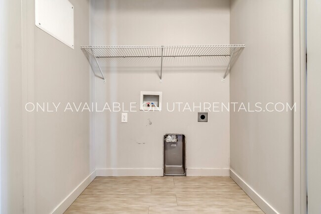 Building Photo - 1081 W 993 N