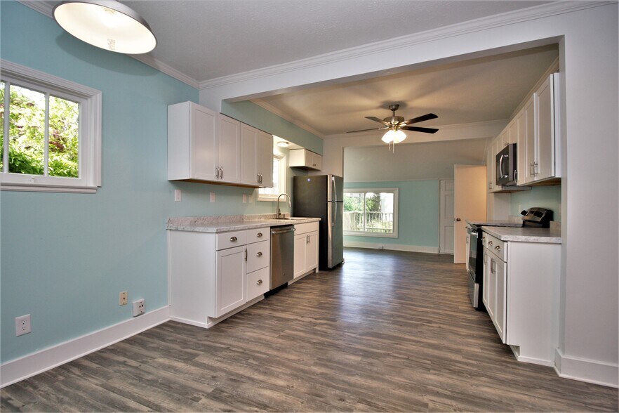 Building Photo - 4634 Southcrest Dr