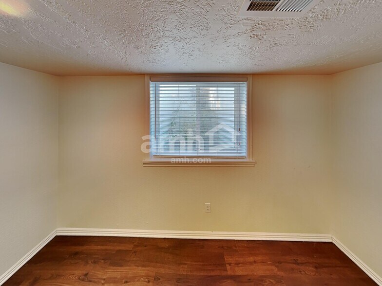 Building Photo - 1204 N 2525 W