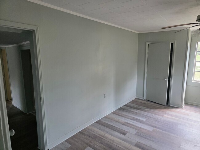 Building Photo - 2 bed/1 bath House Under Renovations