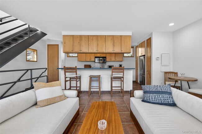 Building Photo - 428 Harbor Rd