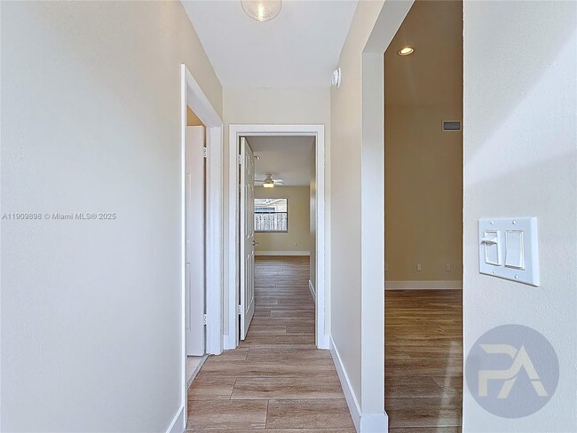 Building Photo - 15820 Sedgewyck Cir N