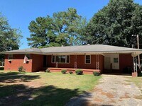 Building Photo - 258 Prince Charles Dr