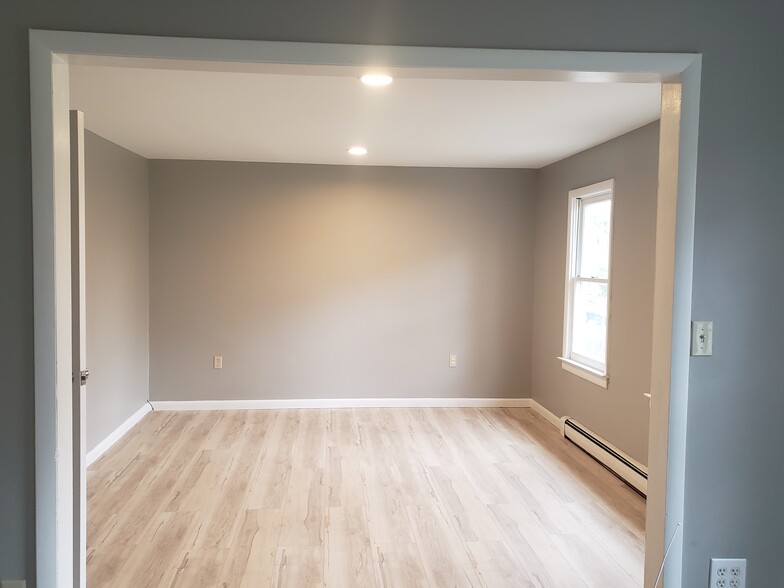 Building Photo - 737 Kings Hwy