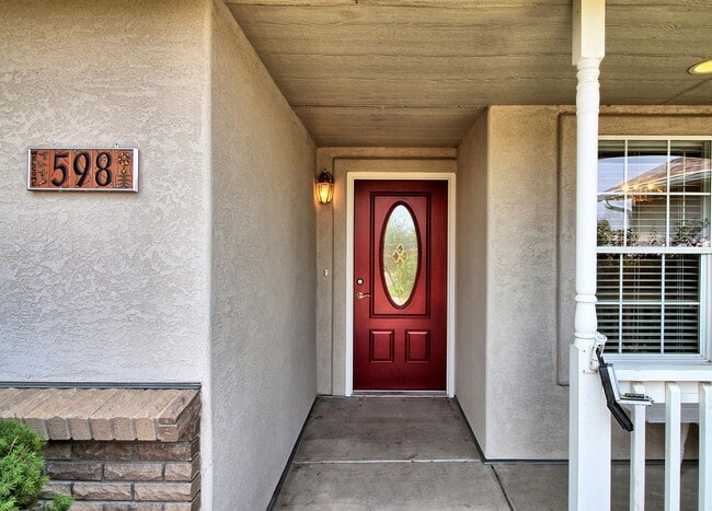 Building Photo - 598 Garnet Dr