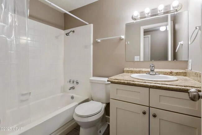 Building Photo - 3 bedroom 2 bath