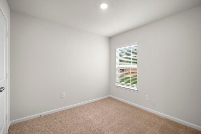 Building Photo - 15871 Berry Hl Dr