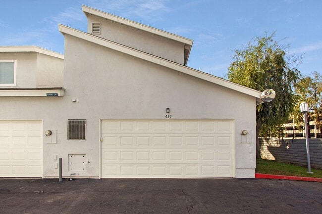 Building Photo - Renovated Townhome | Amazing South Coast Metro Costa Mesa Location