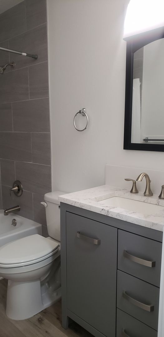 Building Photo - Beautiful Home with Large Yard, Privacy & ...