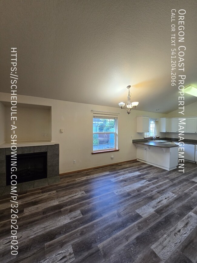 Building Photo - PETS ALLOWED - 2 bedroom 1 bath house in R...