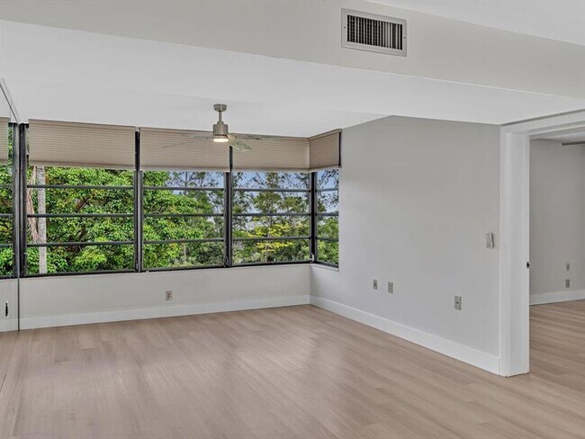 Building Photo - 1711 Whitehall Dr