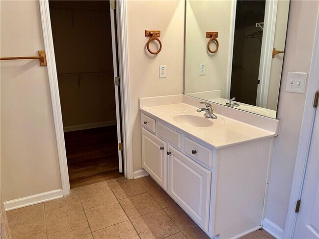 Building Photo - 283 Grand Ashbury Ln