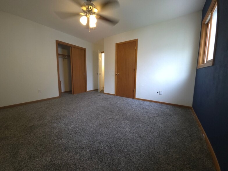 Building Photo - 417 7th Ave N