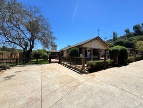 Building Photo - 3BD/2BA HOME off Old Hwy 80, Ample Parking...