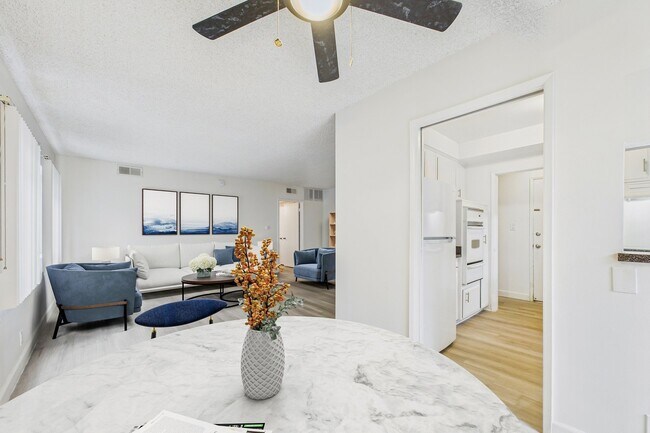 Building Photo - Dickens Apartments