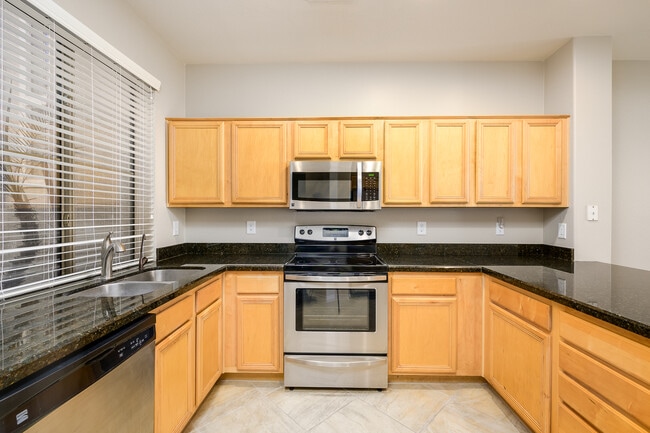 Kitchen - 1024 E Frye Rd