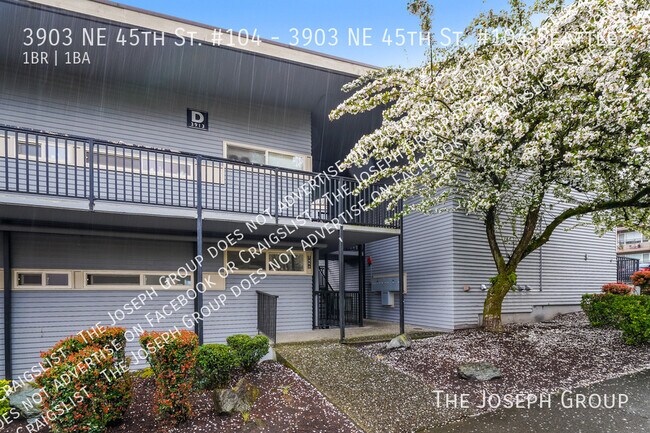 Building Photo - 3903 NE 45th St